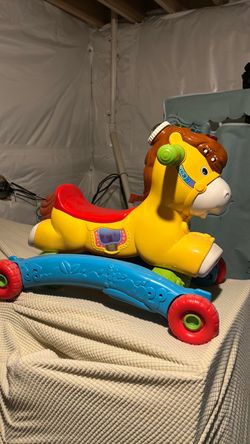 Rolling play horse