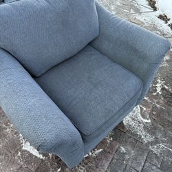 Comfy Armchair – Clean, Modern Look