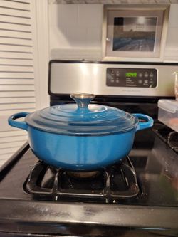 Le creuset 3.5 quart Dutch oven