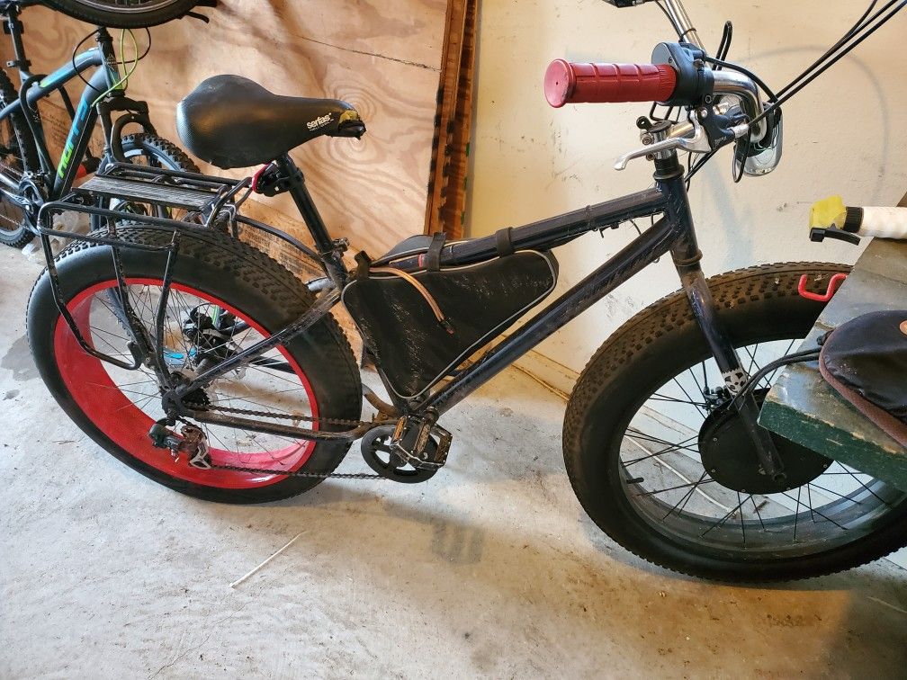 Fat tire electric bike, battery pack with saddle bags