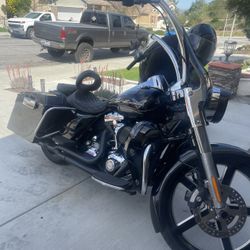 2011 Harley Davidson Road King Motor cycle 10k