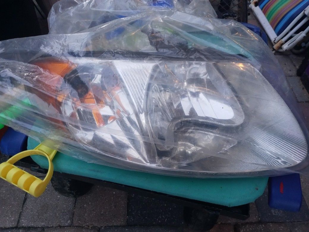 Brand New 2008 Dodge Caravan Headlights
