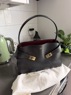 Ferragamo Hug Bag M