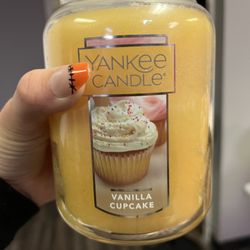 Yankee Candle Vanilla Cupcake 