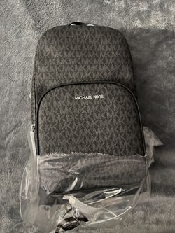 Michael Kors Cooper Logo Sling Pack