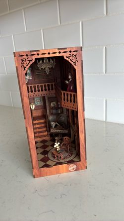 Cute book nook decor