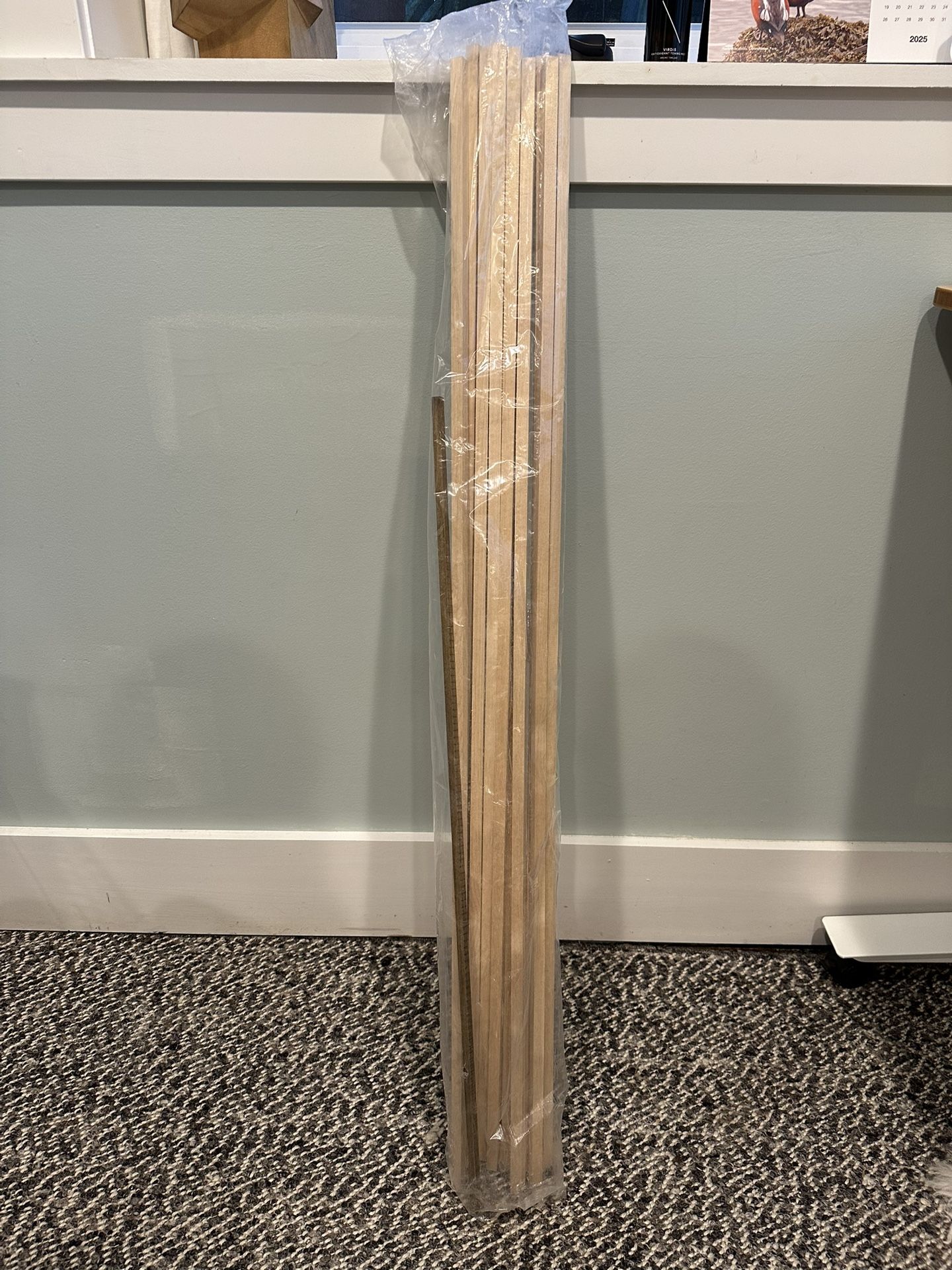(Pending Pickup) FREE: Square Wood Dowel Rods (Birch, 48” x 1/2”) — Perfect for Crafts & DIY Projects