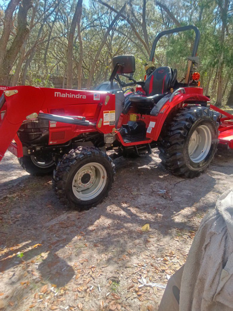 2022 Mahindra Tractor 1626 HST