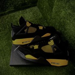 Air Jordan Retro 4 Thunders