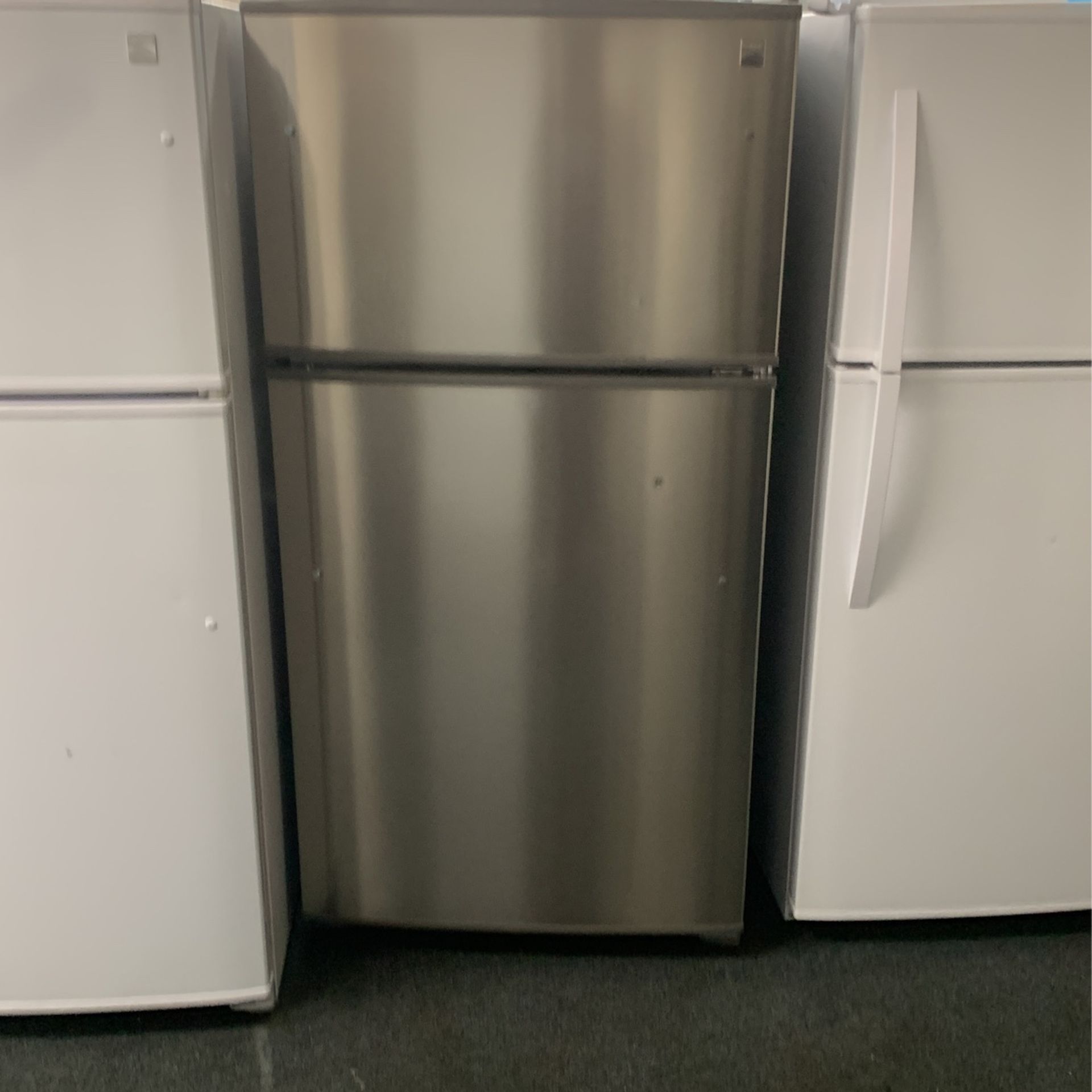Kenmore 33” 21 Cu Ft Top Freezer Refrigerator