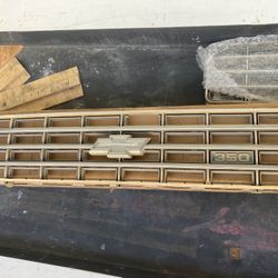 1975 Chevy Truck C10 C20 GM Grill Used