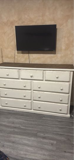 9 drawer wood dresser