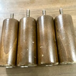 SET OF FURNITURE LEGS