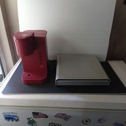 Keurig Coffee Machine And Pod Holder Set