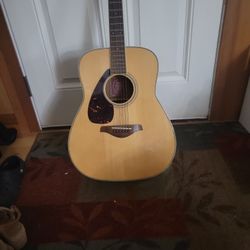 Left Handed Acoustic Yamaha Guitar