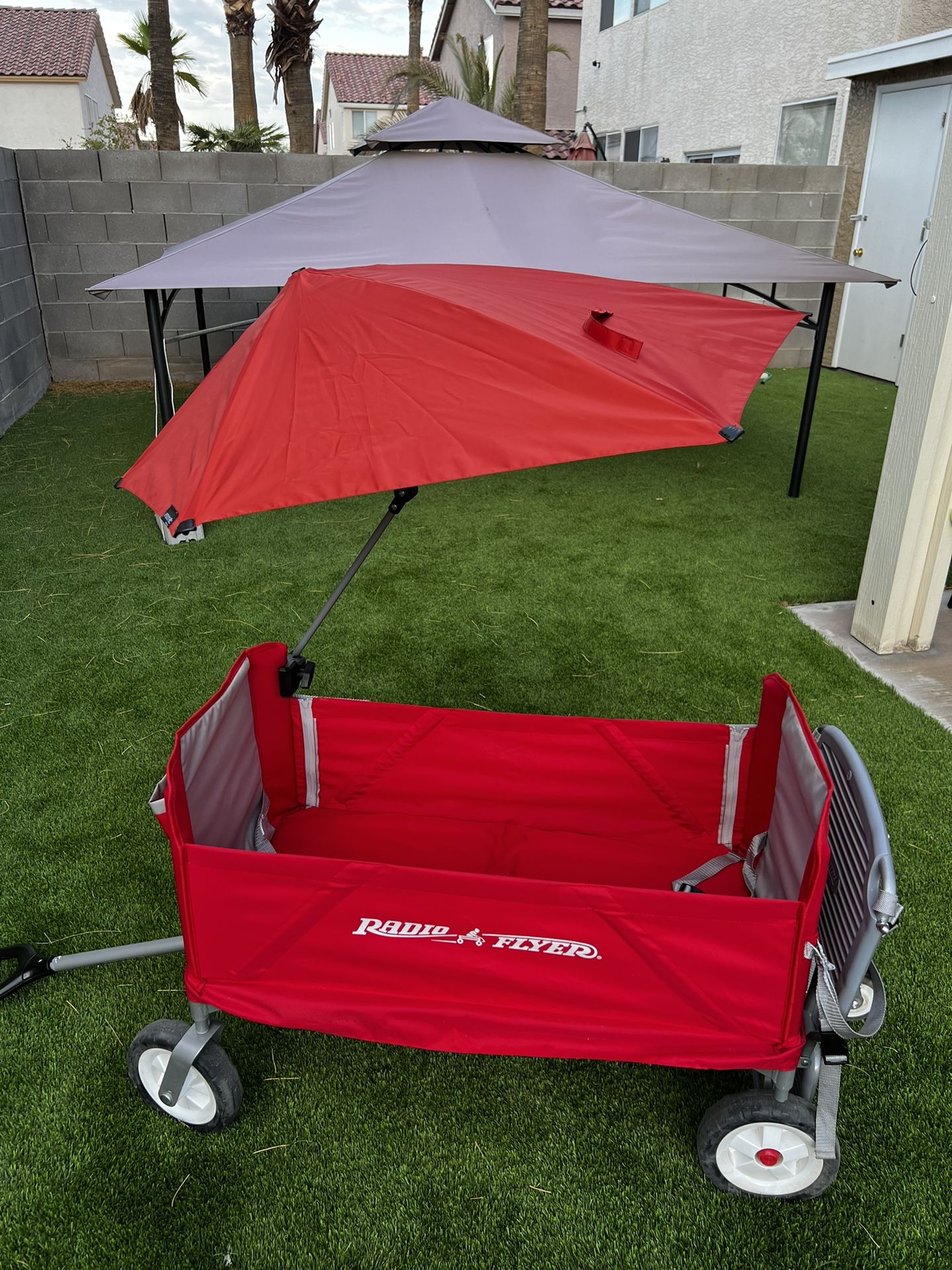 Radio Flyer Wagon (Folding W/ Cooler Caddy And Umbrella)