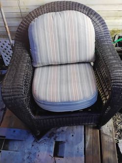 2 Wicker chairs and ottoman