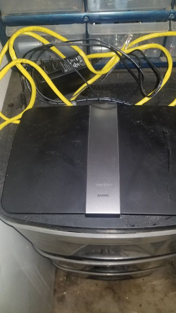 Linksys EA4500 ROUTER