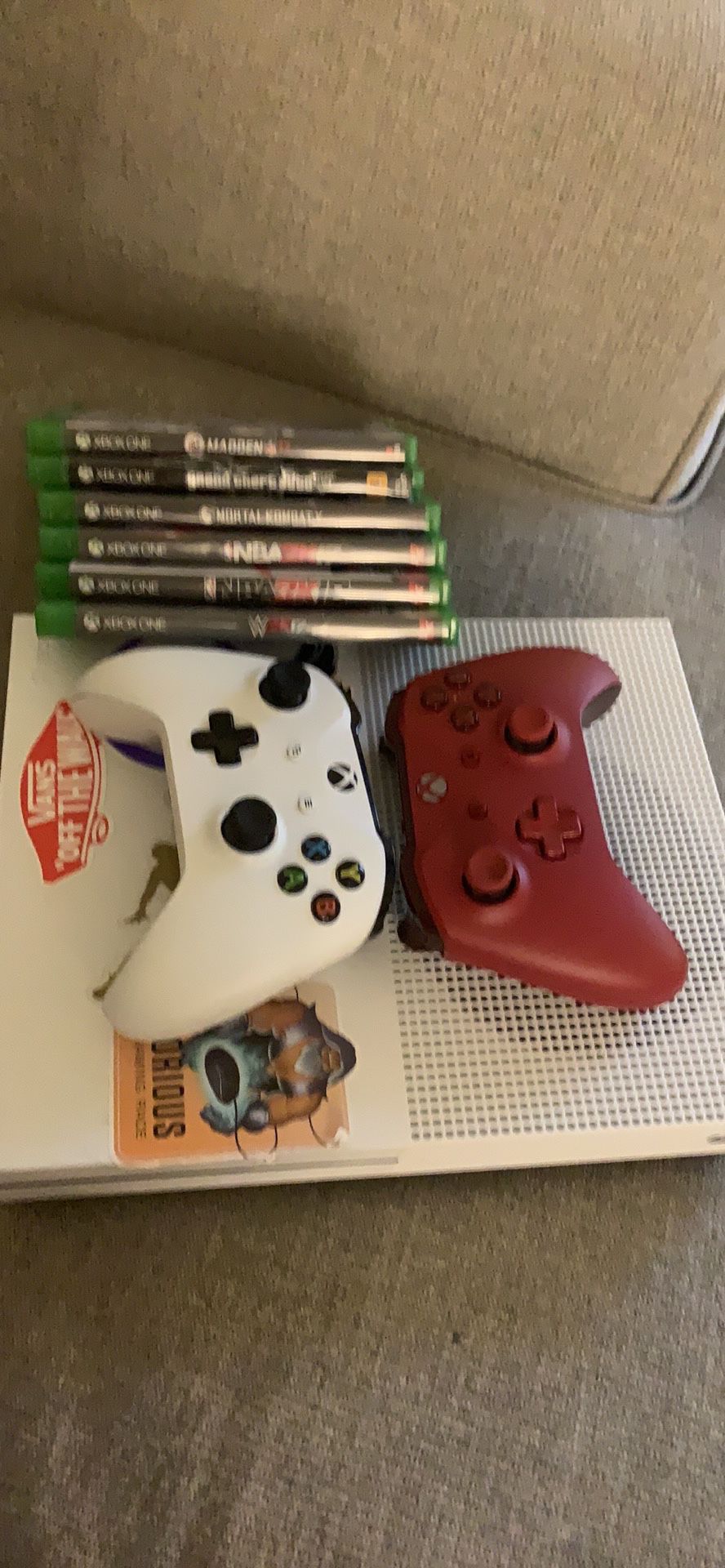 Xbox one S 1TB with 2 controllers