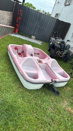 Pelican paddle boat