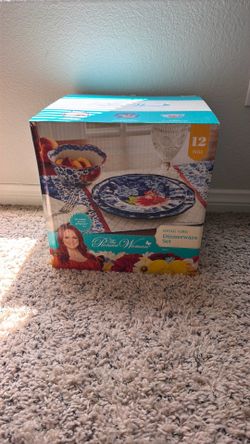 Pioneer woman dinnerware set