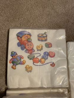5 packs of luncheon napkins with train