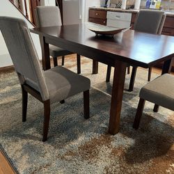 Dining Room Table & 4 Chairs