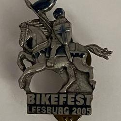 BIKEFEST LEESBURG 2005 Florida Motorcycle Tac Pin Knight on Horse Silver Pewter Blue