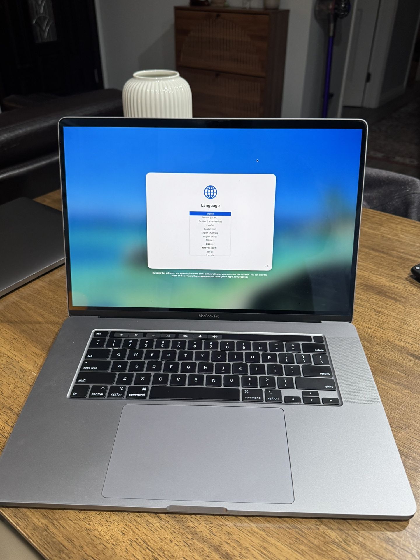 Apple Macbook Pro 2021、A2485 / Apple M1 Pro / 32GB / 512GB / 16 
