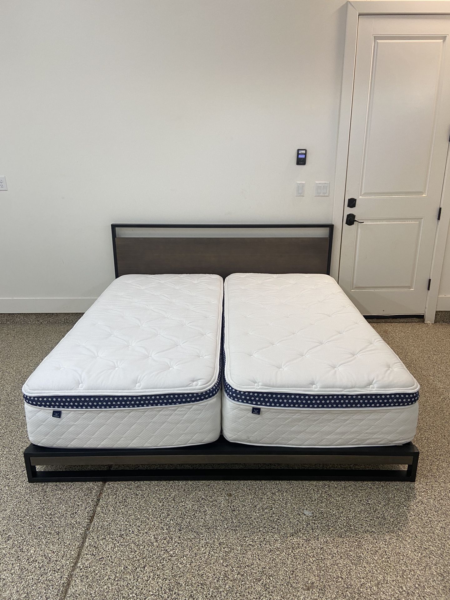 Like New! Split King WinkBed Luxury Mattresses for Sale in Queen Creek