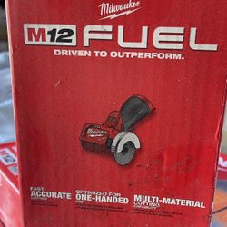 Milwaukee M12 Cut Off Tool