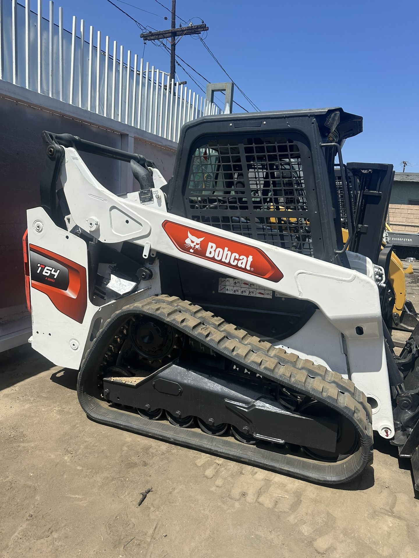 BOBCAT COMPACT TRACK LOADER