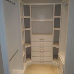 Custom Walk In Closet 