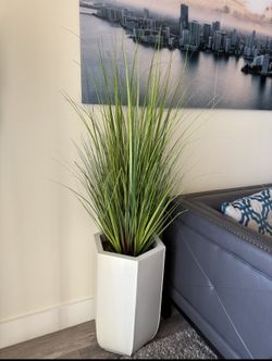 Pretty Artificial Plant  With Tall Planter 