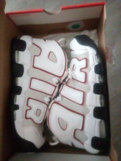 NIKE AIR SHOES JUST LIKE YOU SEE HERE EXCELLENT CONDITION SIZE 10 MEN PRICE $100 DOLLARS OR BEST OFF
