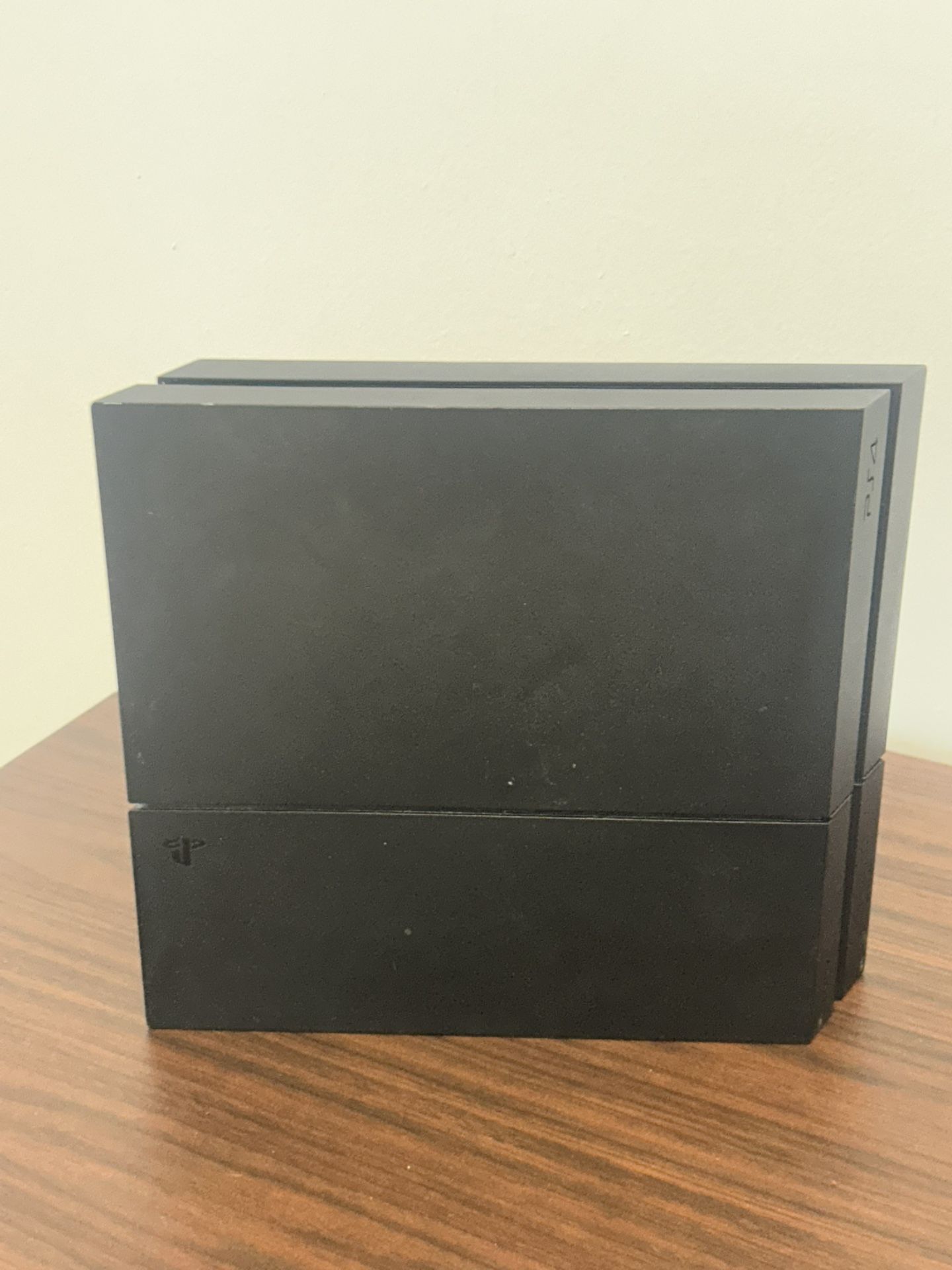 PlayStation 4 Console (PS4)
