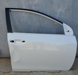 2014- 2018 TOYOTA COROLLA RIGHT
FRONT DOOR USED OEM. NC