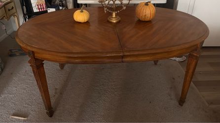 Oval Wood Dining Table with Fluted Legs
