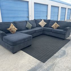 Free Delivery 🚚 Gray Sectional/ Sala Seccional Gris