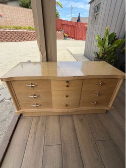 Beautiful Vintage  Wooden Bench with Storage & key 🔑.