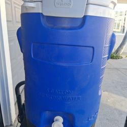Igloo Beverage Dispenser 5 Gallon 
