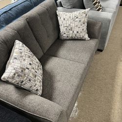  Nice Cozy Couch With Pillows 