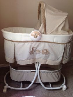 Carter s Little Zoo Cradle Me Bassinet for Sale in Mill Creek WA OfferUp