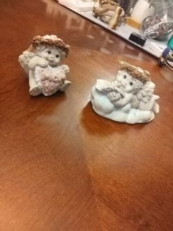 2 Cherubs