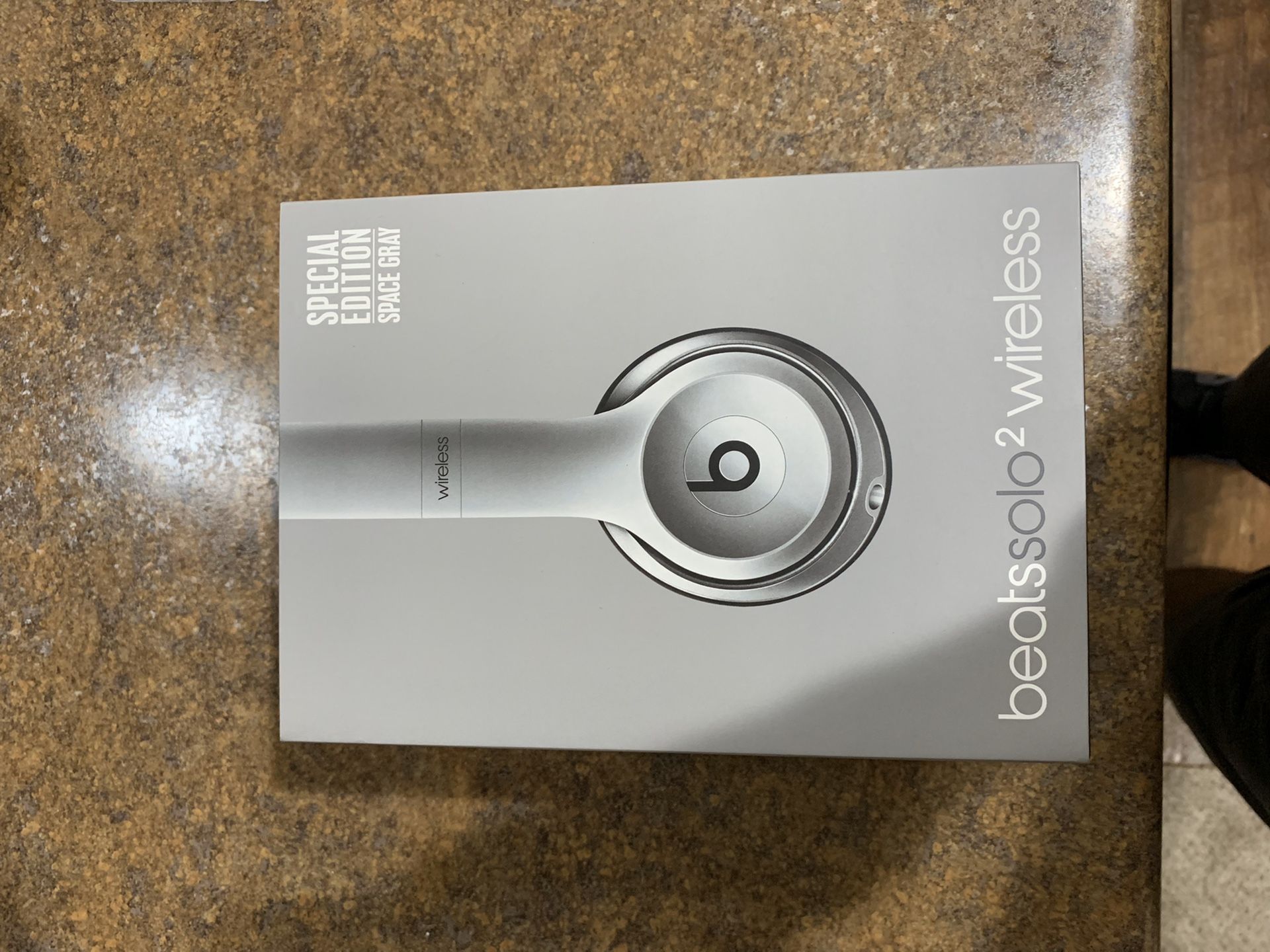 Beats solo 2 wireless head phones