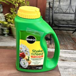 Miracle Gro Shake N Feed $5