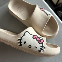 Hello Kitty Kids Slippers Size 2/3Y