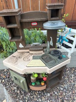 Kids play kitchen set