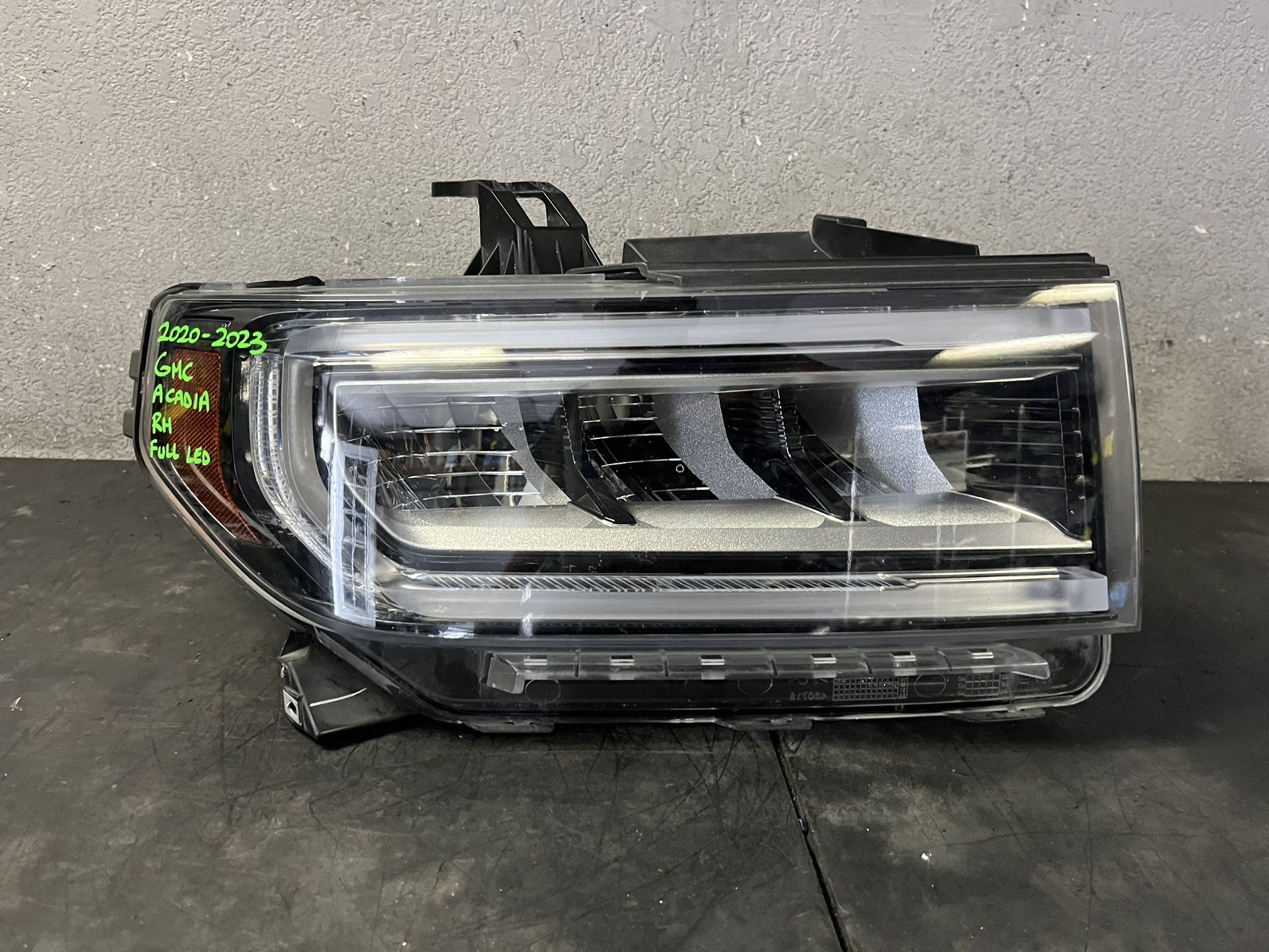 2020-2021-2022-2023 GMC ACADIA RIGHT FULL LED HEADLIGHT OEM USED