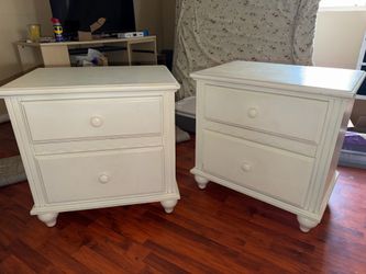 Set nightstands